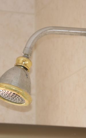 Casa de condomínio para alugar com 360m², 5 quartos e 6 vagasBanheiro da Suíte 1