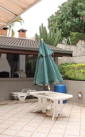 Casa de condomínio para alugar com 360m², 5 quartos e 6 vagasÁrea Externa