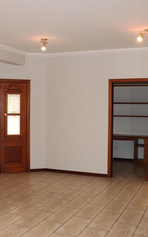 Casa de condomínio para alugar com 360m², 5 quartos e 6 vagasSala