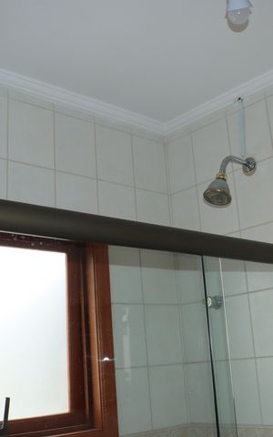 Casa de condomínio para alugar com 360m², 5 quartos e 6 vagasBanheiro da Suíte 2