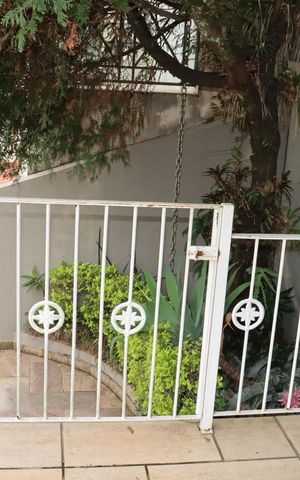 Casa de condomínio para alugar com 360m², 5 quartos e 6 vagasÁrea Externa