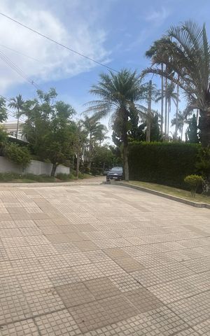Casa de condomínio à venda com 980m², 4 quartos e 8 vagas Casa de condomínio à venda com 980m², 4 quartos e 8 vagasÁrea comum