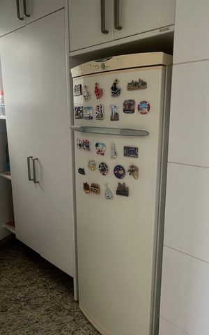 Casa de condomínio à venda com 980m², 4 quartos e 8 vagas Casa de condomínio à venda com 980m², 4 quartos e 8 vagasÁrea comum