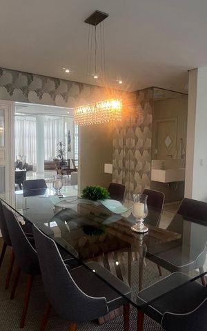 Casa de condomínio à venda com 980m², 4 quartos e 8 vagas Casa de condomínio à venda com 980m², 4 quartos e 8 vagasSala de Jantar