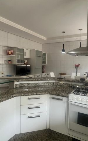 Casa de condomínio à venda com 980m², 4 quartos e 8 vagas Casa de condomínio à venda com 980m², 4 quartos e 8 vagasCozinha