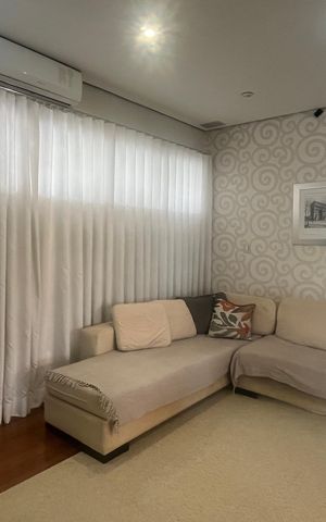 Casa de condomínio à venda com 980m², 4 quartos e 8 vagas Casa de condomínio à venda com 980m², 4 quartos e 8 vagasSala de Estar