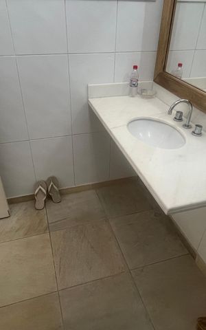Casa de condomínio à venda com 980m², 4 quartos e 8 vagas Casa de condomínio à venda com 980m², 4 quartos e 8 vagasÁrea comum