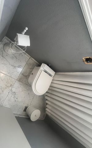 Casa de condomínio à venda com 980m², 4 quartos e 8 vagas Casa de condomínio à venda com 980m², 4 quartos e 8 vagasLavabo