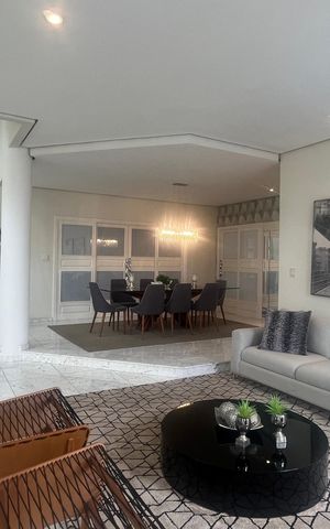 Casa de condomínio à venda com 980m², 4 quartos e 8 vagas Casa de condomínio à venda com 980m², 4 quartos e 8 vagasSala