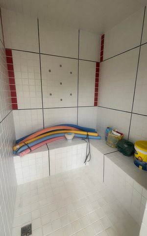 Casa de condomínio à venda com 980m², 4 quartos e 8 vagas Casa de condomínio à venda com 980m², 4 quartos e 8 vagasÁrea comum