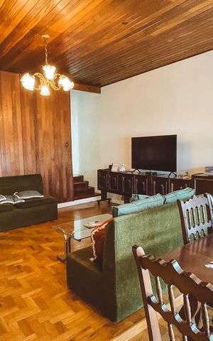 Casa à venda com 140m², 3 quartos e 2 vagas Casa à venda com 140m², 3 quartos e 2 vagasSala