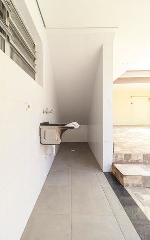 Casa para alugar com 270m², 5 quartos e 5 vagas Casa para alugar com 270m², 5 quartos e 5 vagasÁrea de Serviço