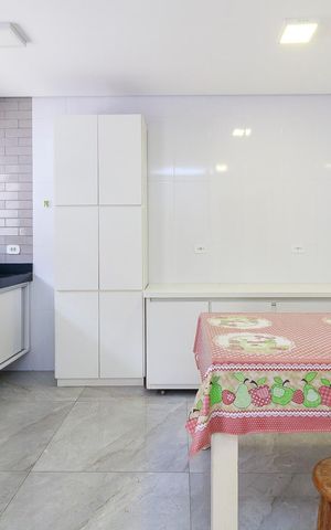 Casa para alugar com 270m², 5 quartos e 5 vagas Casa para alugar com 270m², 5 quartos e 5 vagasCozinha