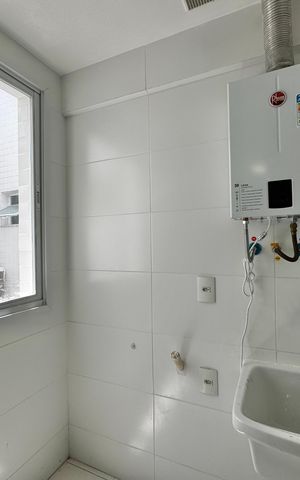 Apartamento à venda com 328m², 3 quartos e 4 vagas Apartamento à venda com 328m², 3 quartos e 4 vagasCozinha e Área de Serviço