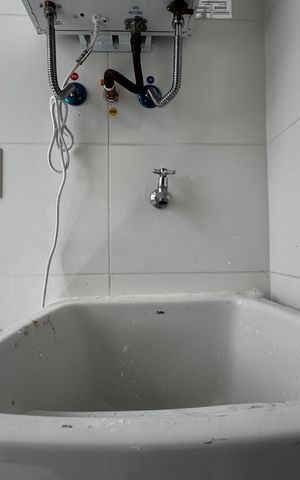 Apartamento à venda com 328m², 3 quartos e 4 vagas Apartamento à venda com 328m², 3 quartos e 4 vagasCozinha e Área de Serviço
