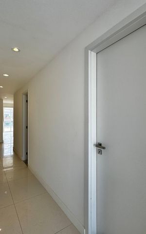 Apartamento à venda com 328m², 3 quartos e 4 vagas Apartamento à venda com 328m², 3 quartos e 4 vagasCorredor