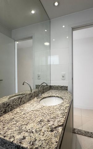Apartamento à venda com 328m², 3 quartos e 4 vagas Apartamento à venda com 328m², 3 quartos e 4 vagasLavabo
