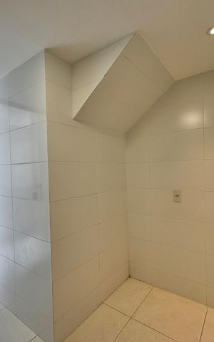 Apartamento à venda com 328m², 3 quartos e 4 vagas Apartamento à venda com 328m², 3 quartos e 4 vagasCozinha e Área de Serviço