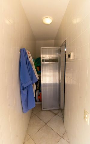 Casa de condomínio à venda com 400m², 4 quartos e 4 vagas Casa de condomínio à venda com 400m², 4 quartos e 4 vagasSauna