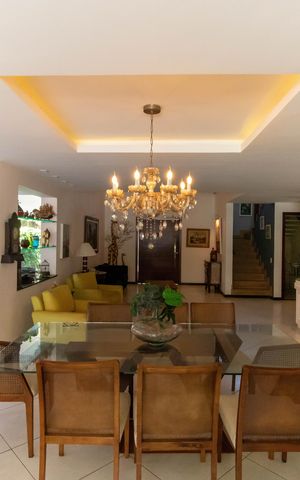 Casa de condomínio à venda com 400m², 4 quartos e 4 vagas Casa de condomínio à venda com 400m², 4 quartos e 4 vagasSala