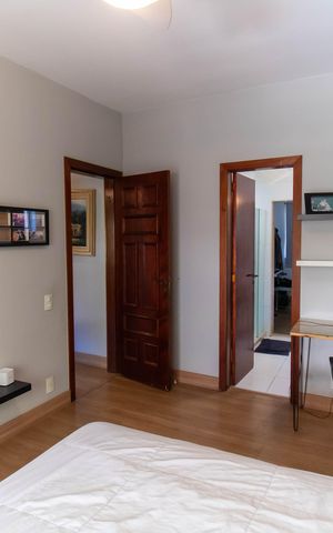 Casa de condomínio à venda com 400m², 4 quartos e 4 vagas Casa de condomínio à venda com 400m², 4 quartos e 4 vagasSuíte 2