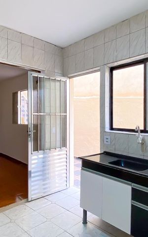 Casa à venda com 250m², 4 quartos e 2 vagas Casa à venda com 250m², 4 quartos e 2 vagasCozinha