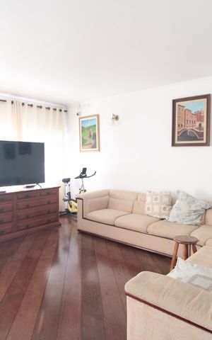 Casa à venda com 550m², 6 quartos e 6 vagasSala 1
