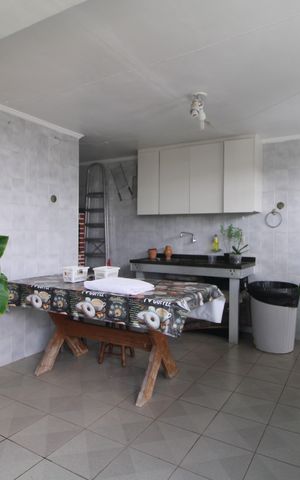 Casa à venda com 550m², 6 quartos e 6 vagasFundos da casa