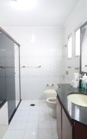 Casa à venda com 550m², 6 quartos e 6 vagasSuíte 2 / banheiro