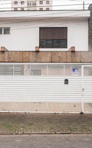 Casa à venda com 200m², 3 quartos e 3 vagasFachada