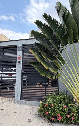 Casa à venda com 118m², 3 quartos e 2 vagas Casa à venda com 118m², 3 quartos e 2 vagasFachada