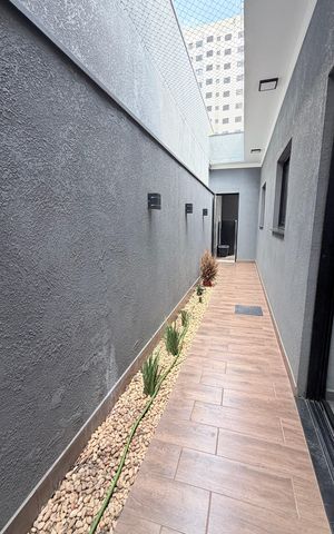 Casa à venda com 118m², 3 quartos e 2 vagas Casa à venda com 118m², 3 quartos e 2 vagasCorredor