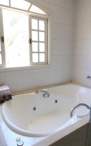 Casa à venda com 368m², 5 quartos e 3 vagasBanheiro da Suíte 2