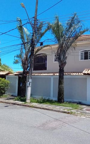 Casa à venda com 368m², 5 quartos e 3 vagas Casa à venda com 368m², 5 quartos e 3 vagasFachada