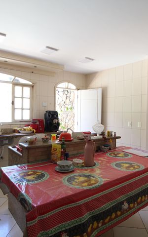 Casa à venda com 368m², 5 quartos e 3 vagasCozinha