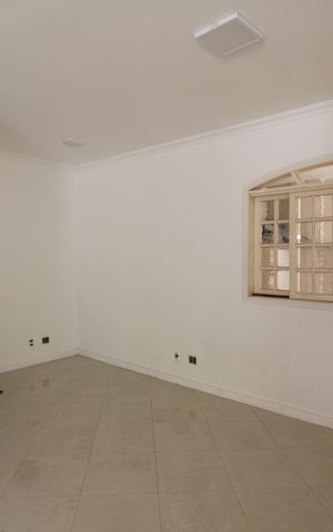 Casa à venda com 368m², 5 quartos e 3 vagasSala