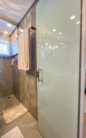 Apartamento à venda com 129m², 2 quartos e 2 vagas Apartamento à venda com 129m², 2 quartos e 2 vagasBanheiro da Suíte