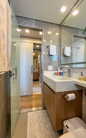 Apartamento à venda com 129m², 2 quartos e 2 vagas Apartamento à venda com 129m², 2 quartos e 2 vagasBanheiro da Suíte