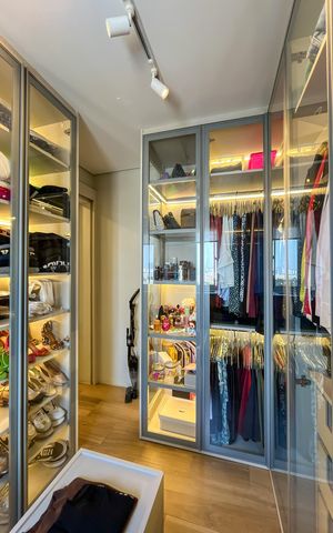 Apartamento à venda com 129m², 2 quartos e 2 vagas Apartamento à venda com 129m², 2 quartos e 2 vagasCloset