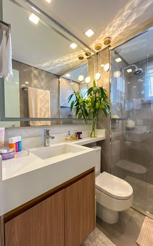 Apartamento à venda com 129m², 2 quartos e 2 vagas Apartamento à venda com 129m², 2 quartos e 2 vagasBanheiro da Suíte
