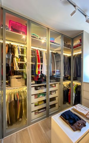 Apartamento à venda com 129m², 2 quartos e 2 vagas Apartamento à venda com 129m², 2 quartos e 2 vagasCloset