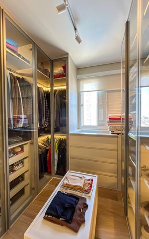 Apartamento à venda com 129m², 2 quartos e 2 vagas Apartamento à venda com 129m², 2 quartos e 2 vagasCloset