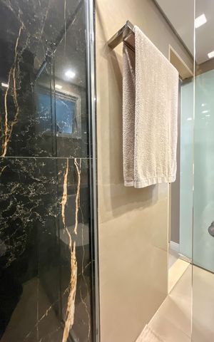 Apartamento à venda com 129m², 2 quartos e 2 vagas Apartamento à venda com 129m², 2 quartos e 2 vagasBanheiro Corredor