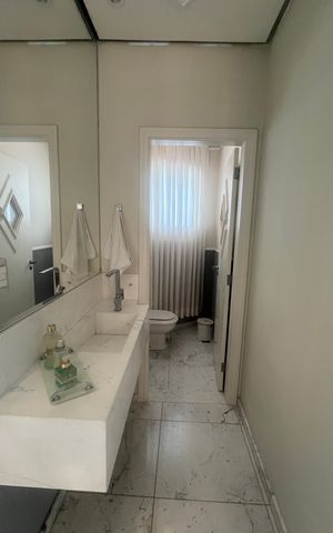 Casa de condomínio à venda com 980m², 5 quartos e 6 vagasLavabo