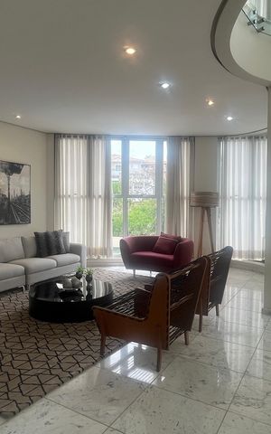 Casa de condomínio à venda com 980m², 5 quartos e 6 vagasSala de estar