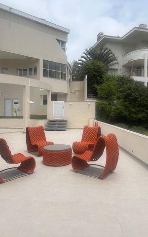Casa de condomínio à venda com 980m², 5 quartos e 6 vagasÁrea Externa