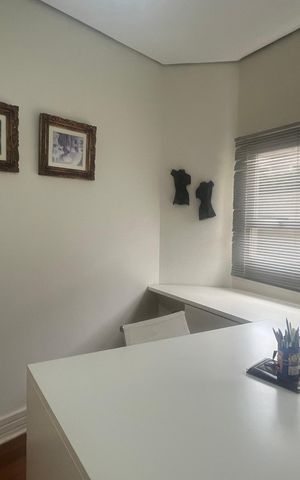 Casa de condomínio à venda com 980m², 5 quartos e 6 vagasEscritório