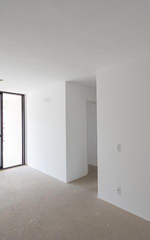 Apartamento à venda com 81m², 2 quartos e 1 vaga Apartamento à venda com 81m², 2 quartos e 1 vagaSala