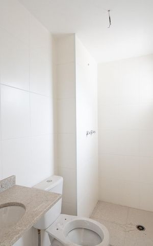 Apartamento à venda com 81m², 2 quartos e 1 vaga Apartamento à venda com 81m², 2 quartos e 1 vagaBanheiro Social