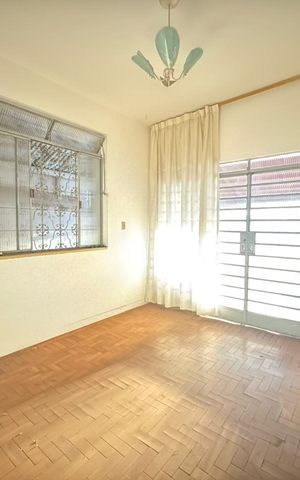 Casa à venda com 210m², 3 quartos e 1 vaga Casa à venda com 210m², 3 quartos e 1 vagaSala